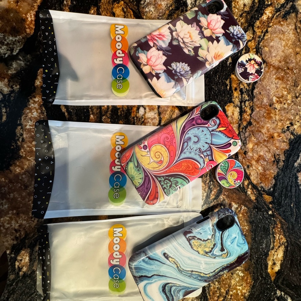 Moody IPhone XR cases (3)